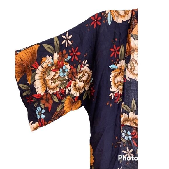 LA SOUL Floral Short Kimono - Picture 3 of 3